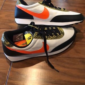 Women’s Nike Daybreak. Size 10 new!